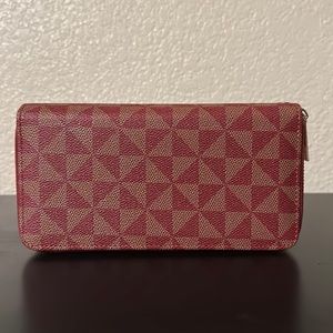 Double zipper wallet with wristlet, amaranth color